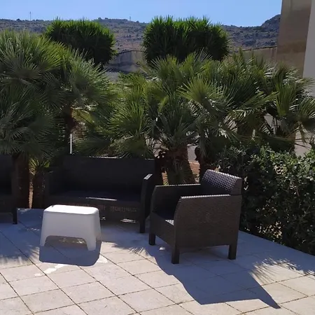 Orange Paradise Oda ve Kahvaltı Custonaci
