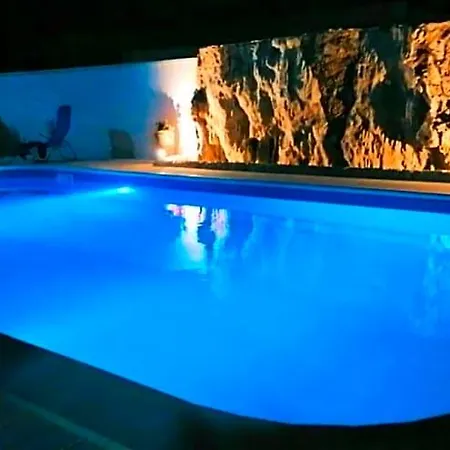 Couette-café Orange Paradise 4*