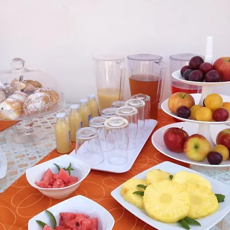 Nocleg ze śniadaniem Orange Paradise 4*